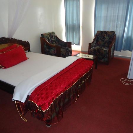 Njeru Brisk Hotel Triangle מראה חיצוני תמונה
