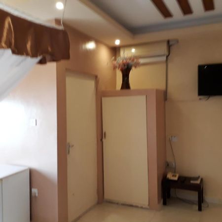 Njeru Brisk Hotel Triangle מראה חיצוני תמונה