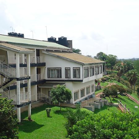 Njeru Brisk Hotel Triangle מראה חיצוני תמונה