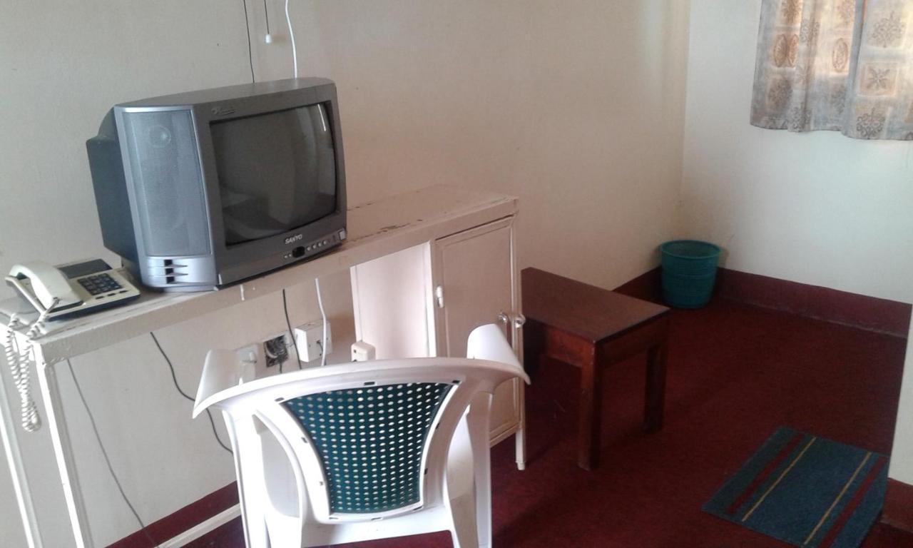 Njeru Brisk Hotel Triangle מראה חיצוני תמונה