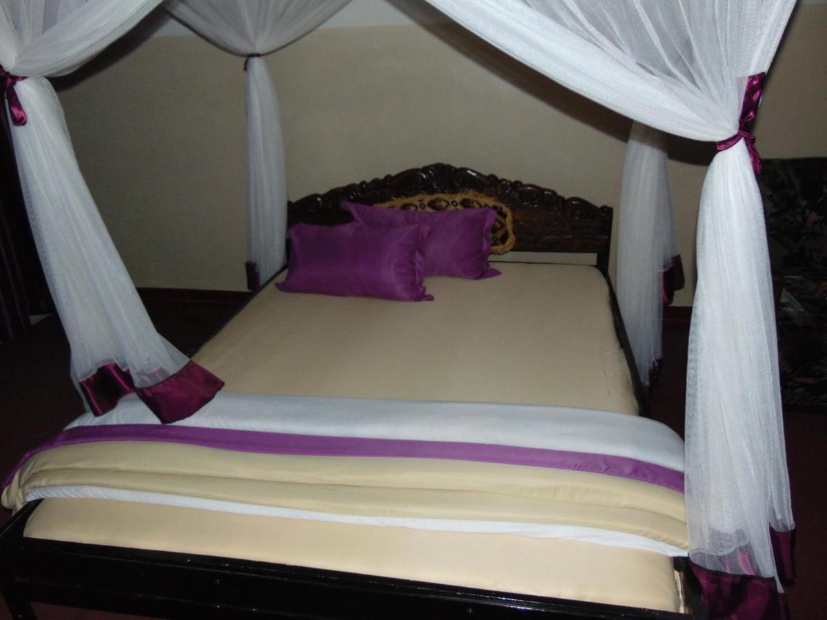 Njeru Brisk Hotel Triangle מראה חיצוני תמונה