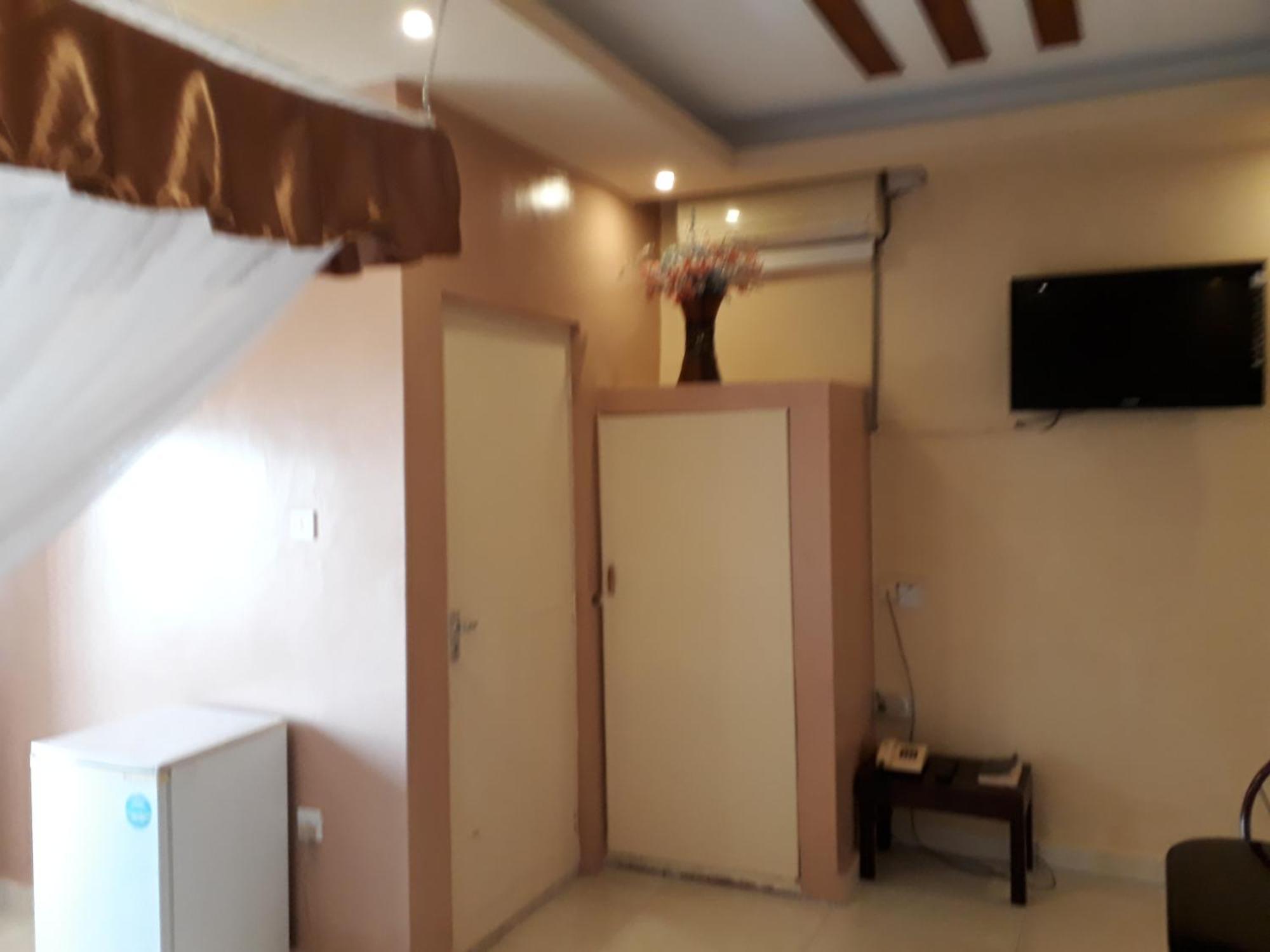 Njeru Brisk Hotel Triangle מראה חיצוני תמונה