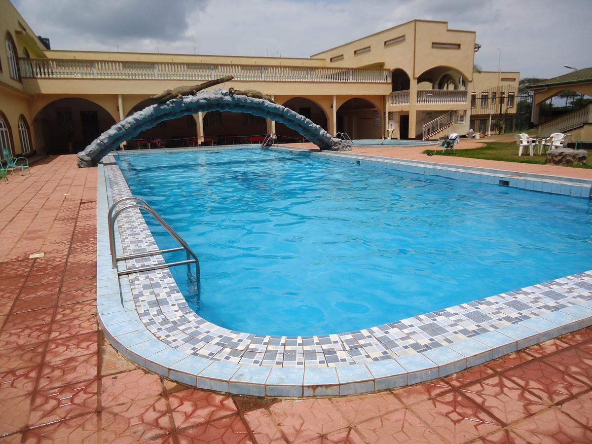 Njeru Brisk Hotel Triangle מראה חיצוני תמונה
