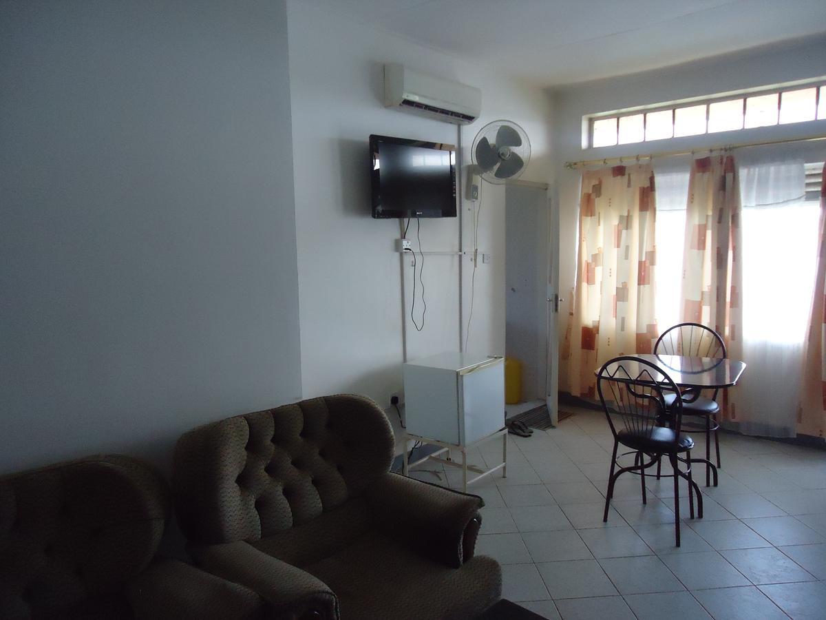 Njeru Brisk Hotel Triangle מראה חיצוני תמונה