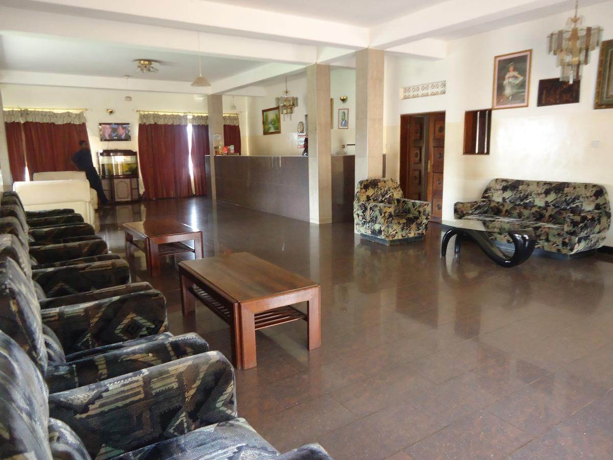 Njeru Brisk Hotel Triangle מראה חיצוני תמונה