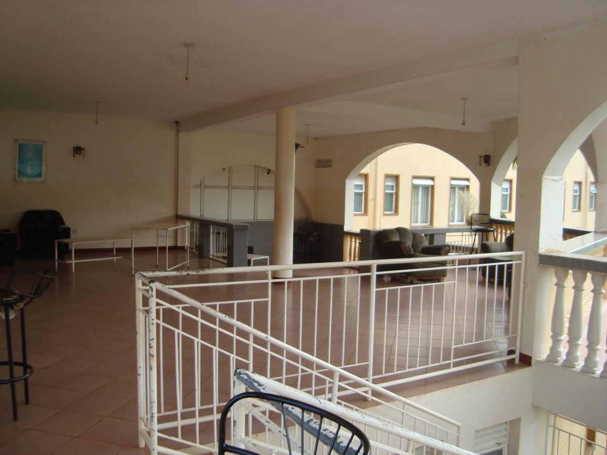 Njeru Brisk Hotel Triangle מראה חיצוני תמונה