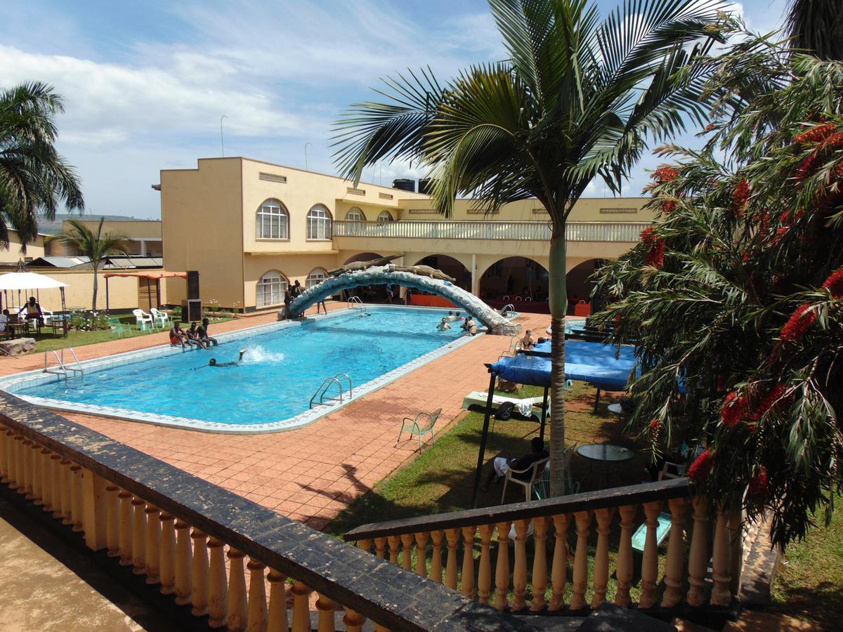 Njeru Brisk Hotel Triangle מראה חיצוני תמונה