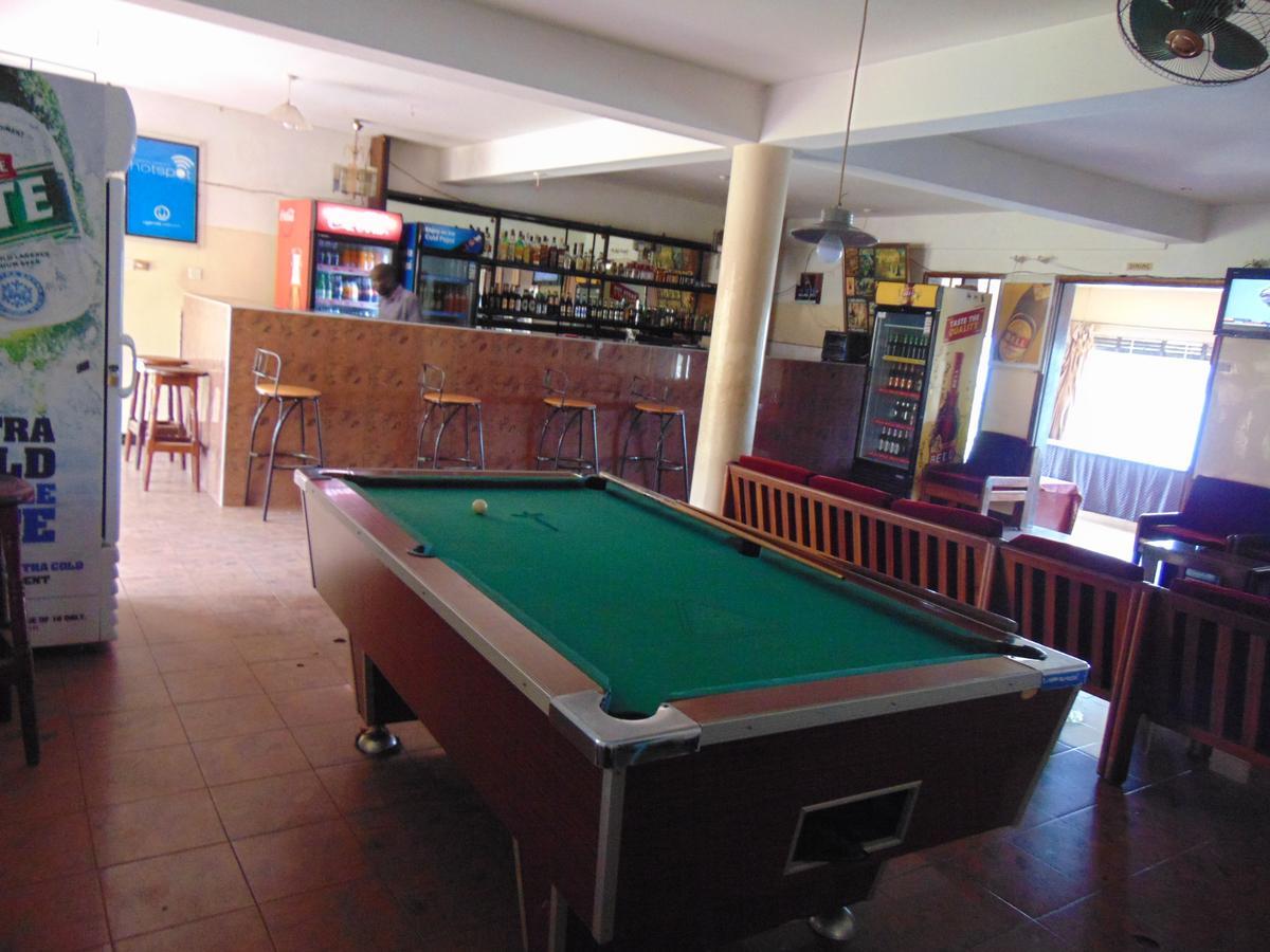 Njeru Brisk Hotel Triangle מראה חיצוני תמונה