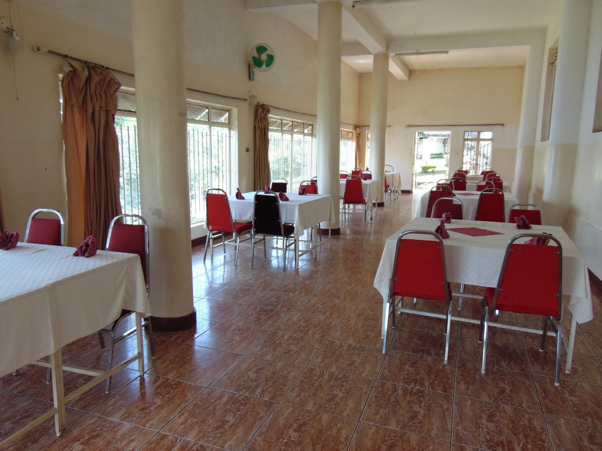 Njeru Brisk Hotel Triangle מראה חיצוני תמונה