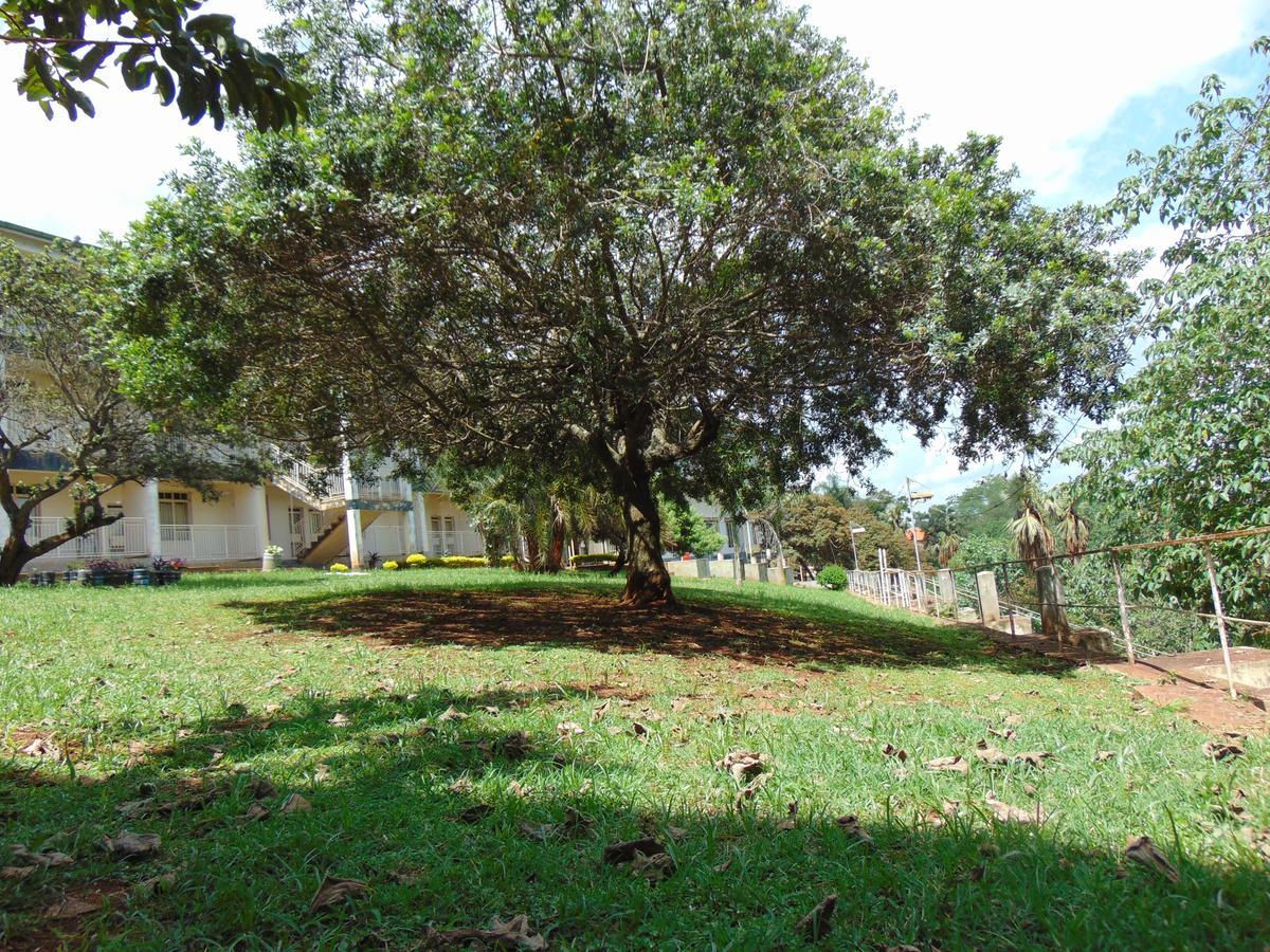 Njeru Brisk Hotel Triangle מראה חיצוני תמונה