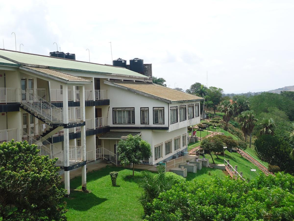 Njeru Brisk Hotel Triangle מראה חיצוני תמונה