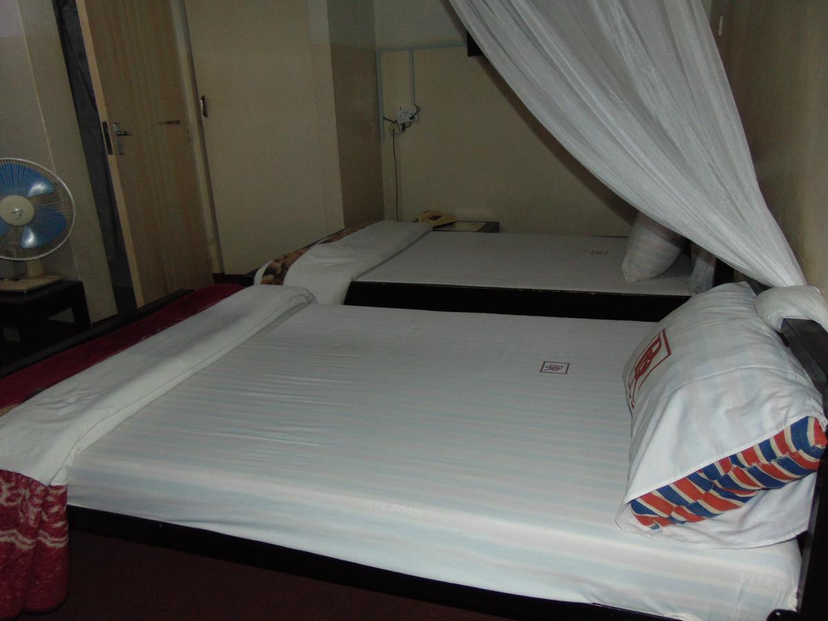 Njeru Brisk Hotel Triangle מראה חיצוני תמונה