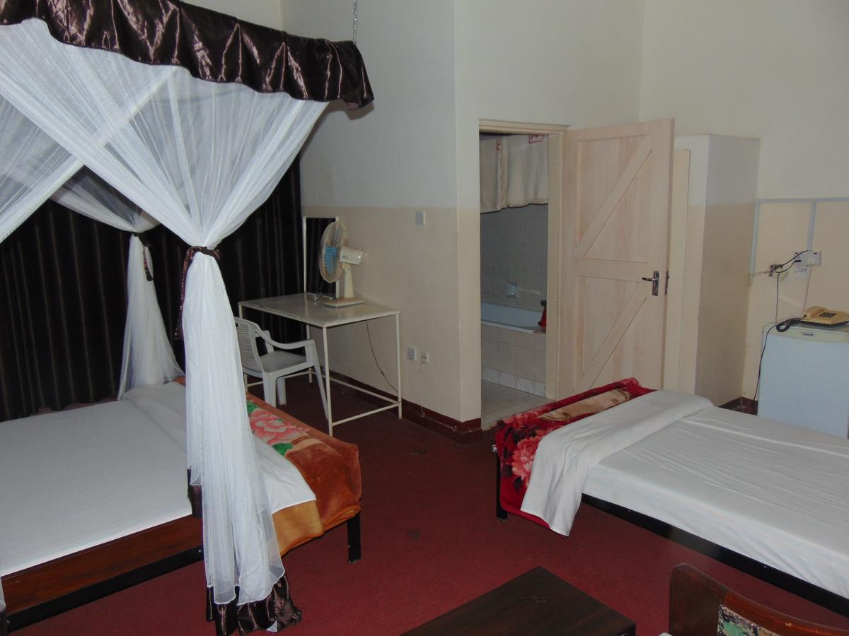 Njeru Brisk Hotel Triangle מראה חיצוני תמונה