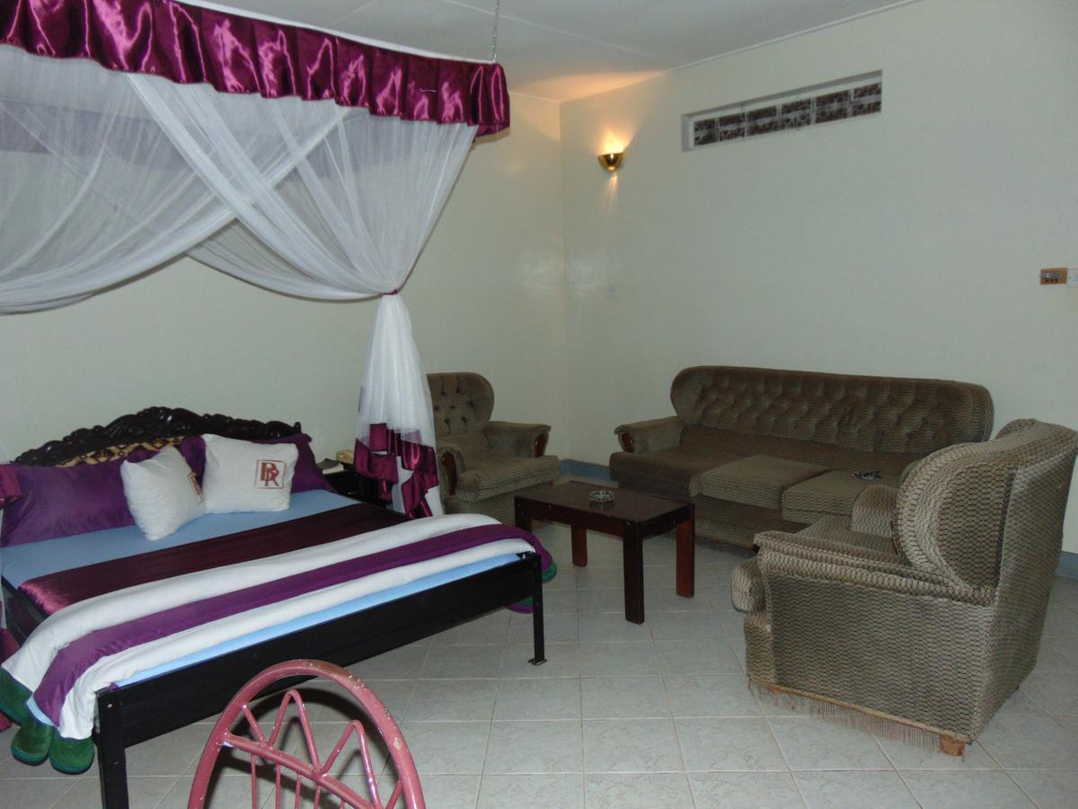 Njeru Brisk Hotel Triangle מראה חיצוני תמונה