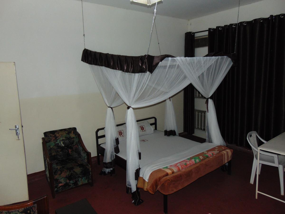 Njeru Brisk Hotel Triangle מראה חיצוני תמונה