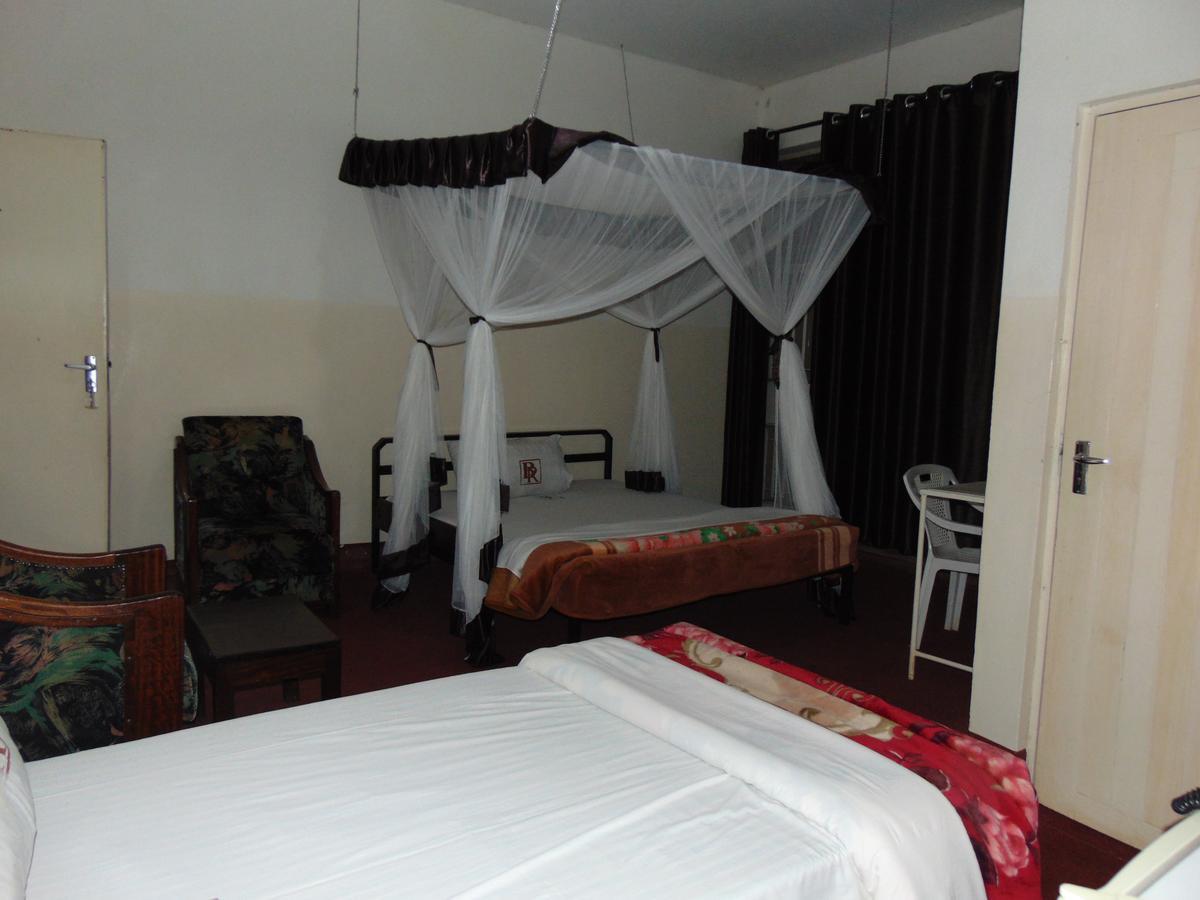 Njeru Brisk Hotel Triangle מראה חיצוני תמונה