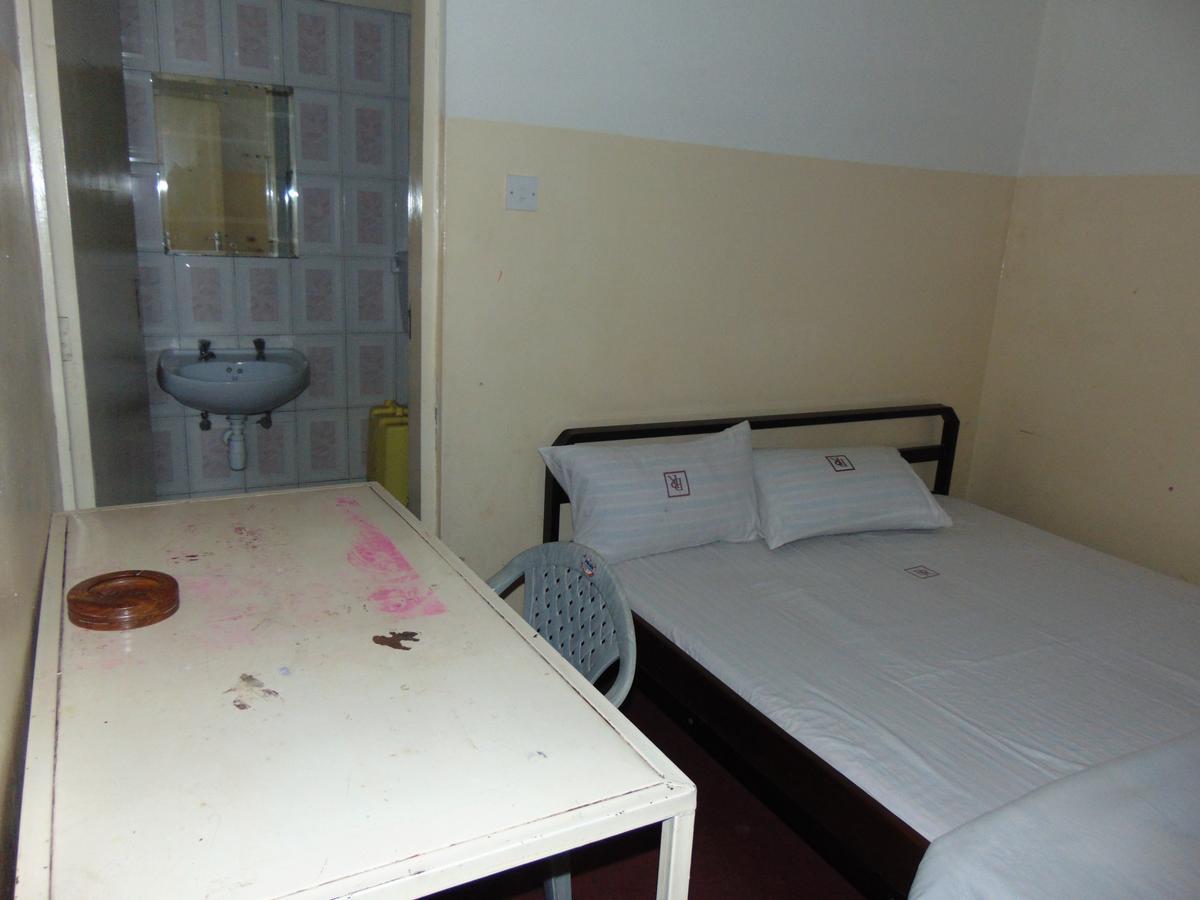Njeru Brisk Hotel Triangle מראה חיצוני תמונה