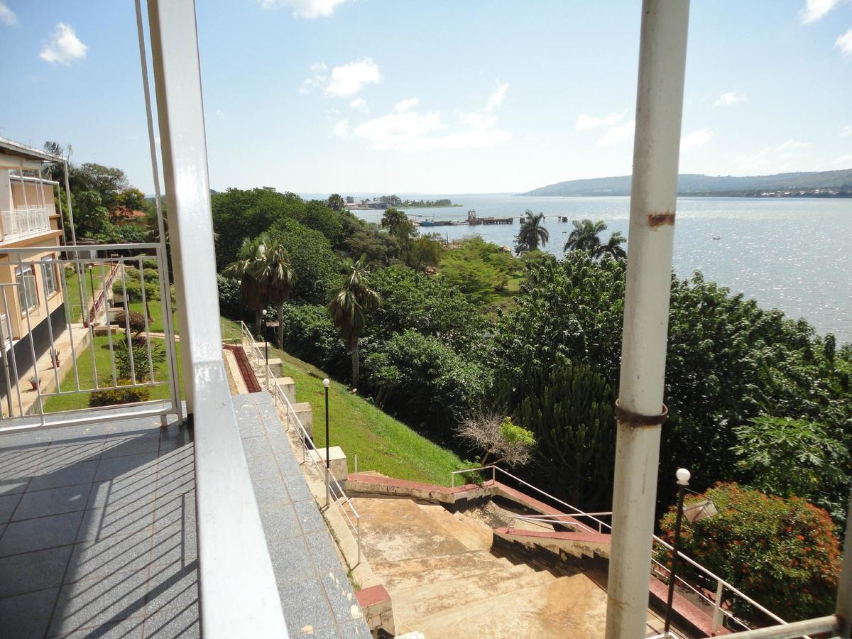 Njeru Brisk Hotel Triangle מראה חיצוני תמונה