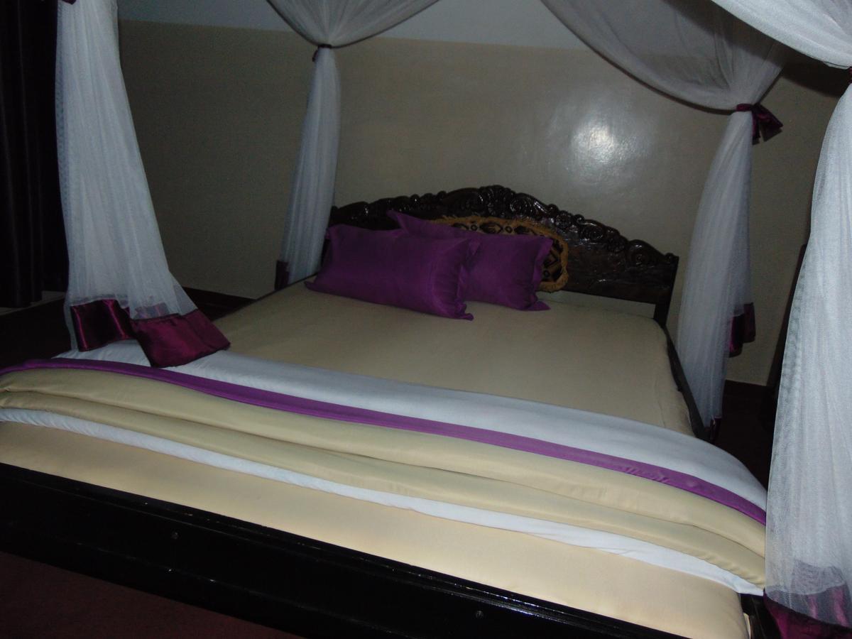 Njeru Brisk Hotel Triangle מראה חיצוני תמונה