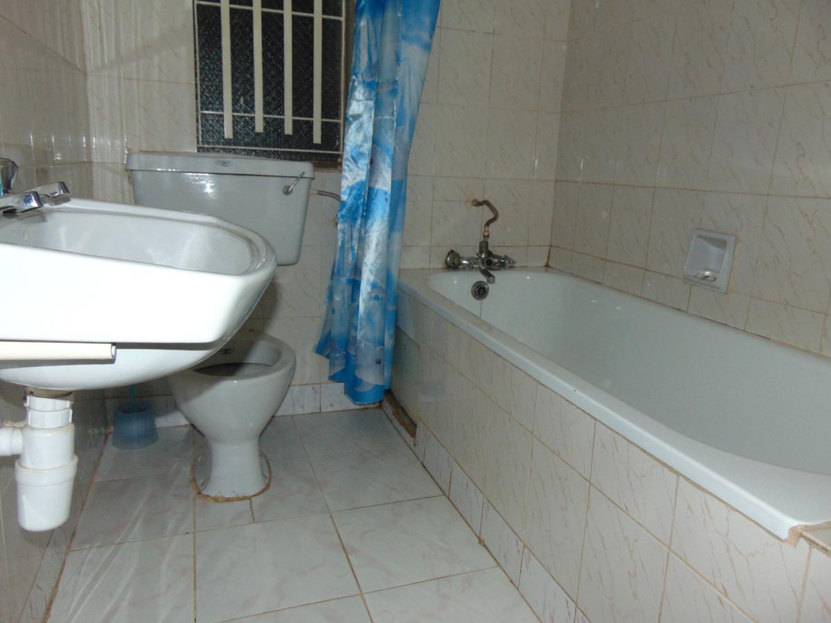 Njeru Brisk Hotel Triangle מראה חיצוני תמונה