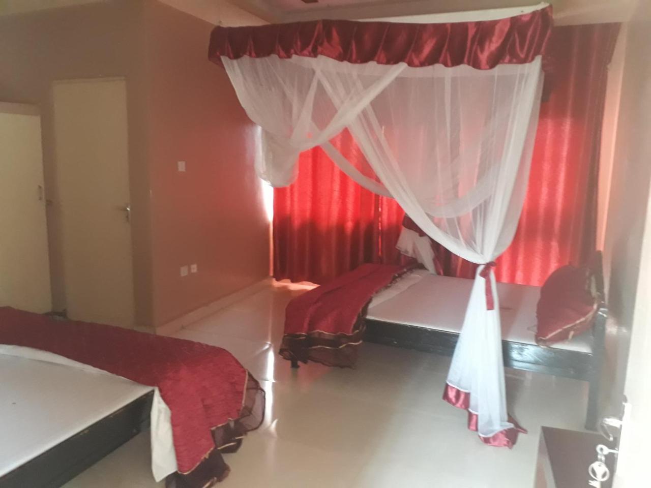 Njeru Brisk Hotel Triangle מראה חיצוני תמונה