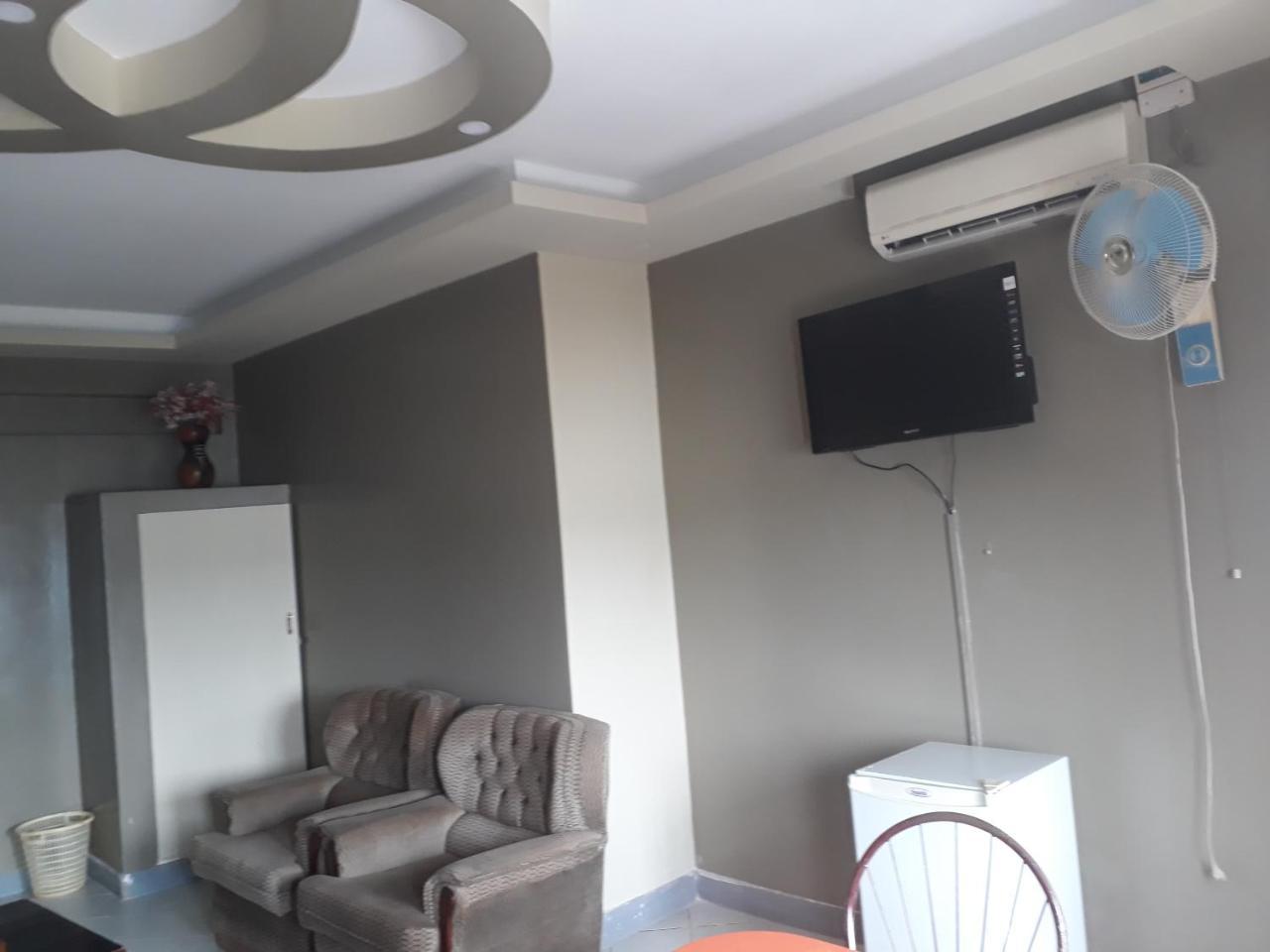 Njeru Brisk Hotel Triangle מראה חיצוני תמונה