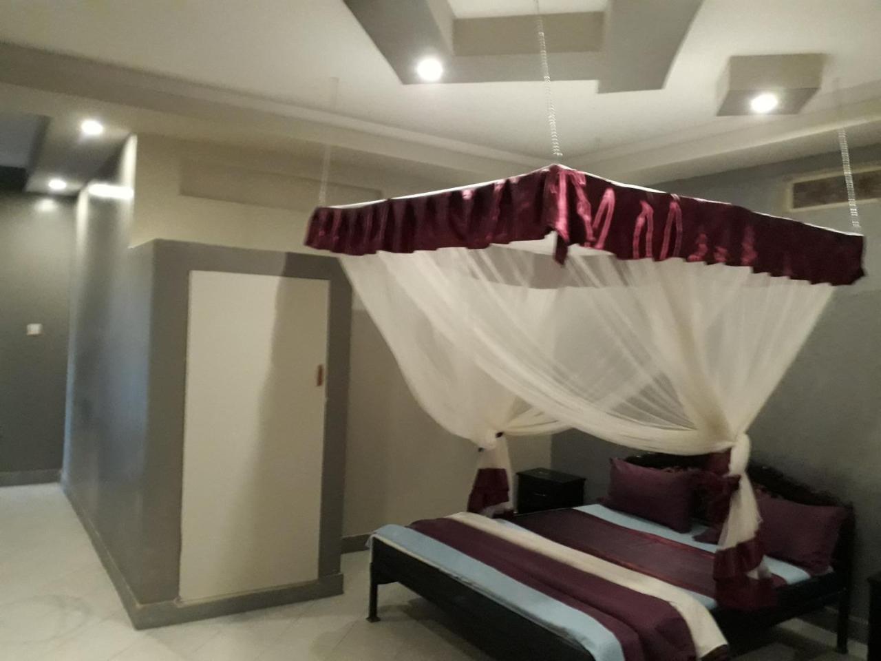 Njeru Brisk Hotel Triangle מראה חיצוני תמונה