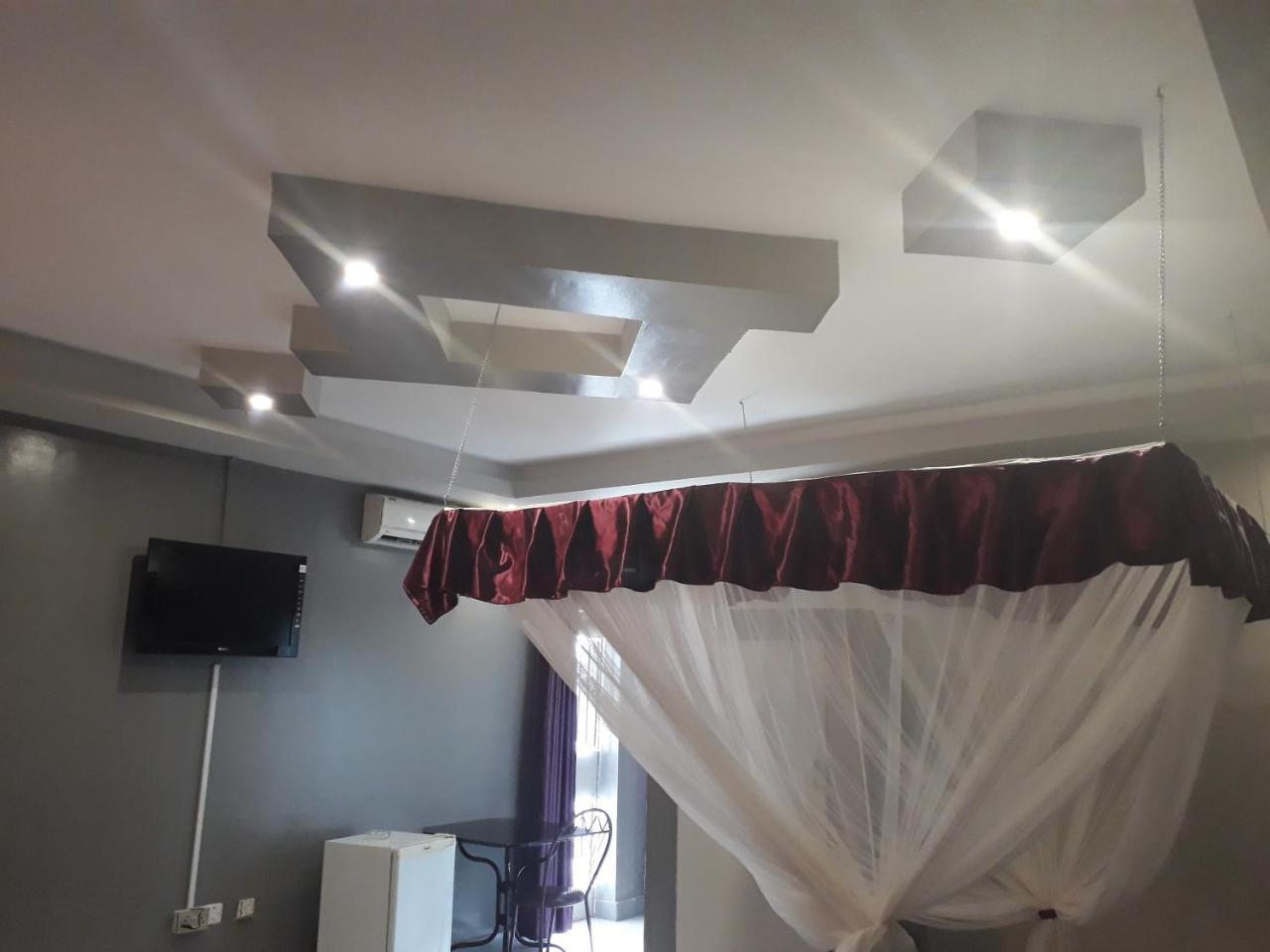 Njeru Brisk Hotel Triangle מראה חיצוני תמונה
